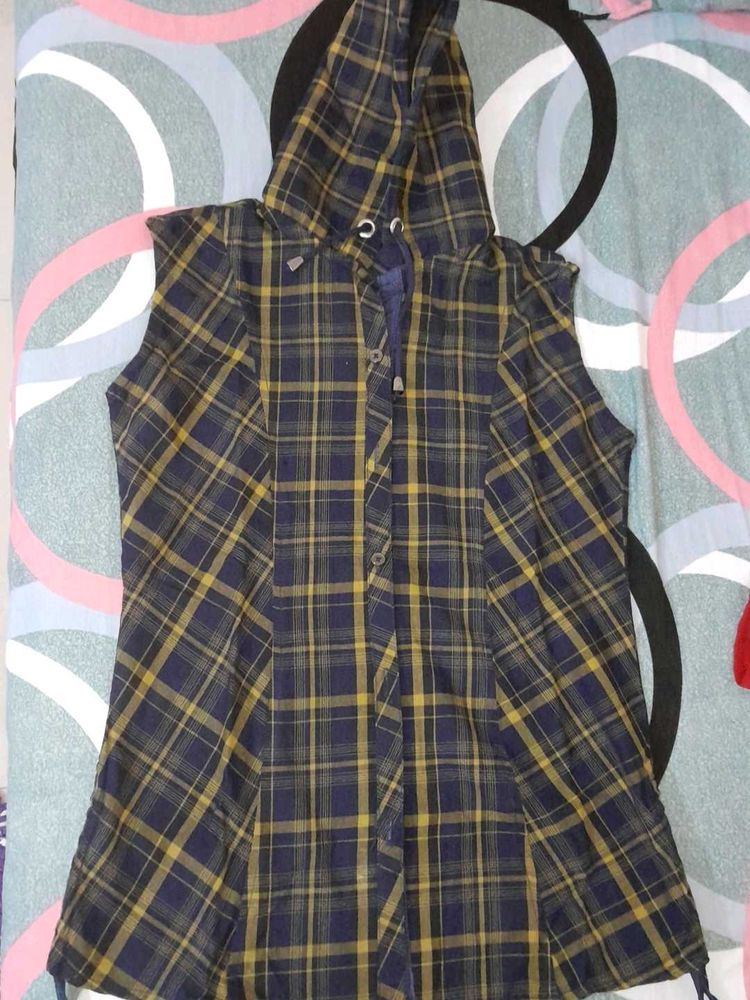 Stylish Sleeveless Checked Hoodie Top
