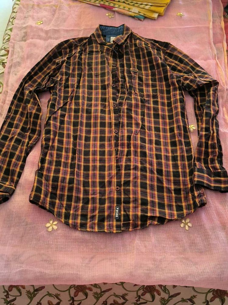 Men's Plaid Button-Up Shirt