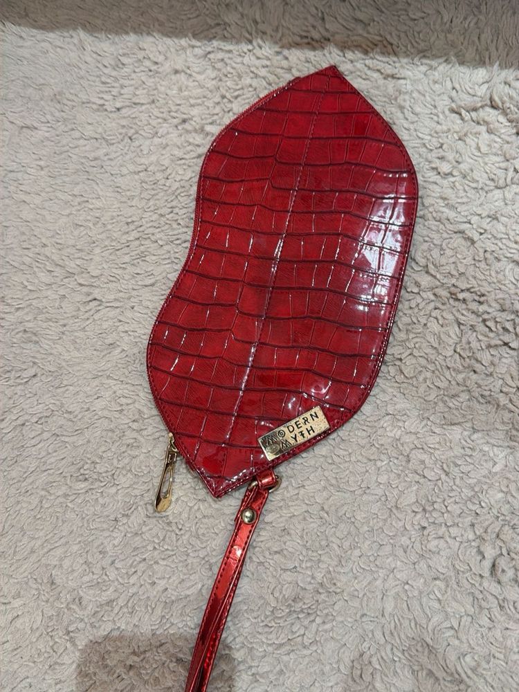 Lip shape Crocodile Print pouch