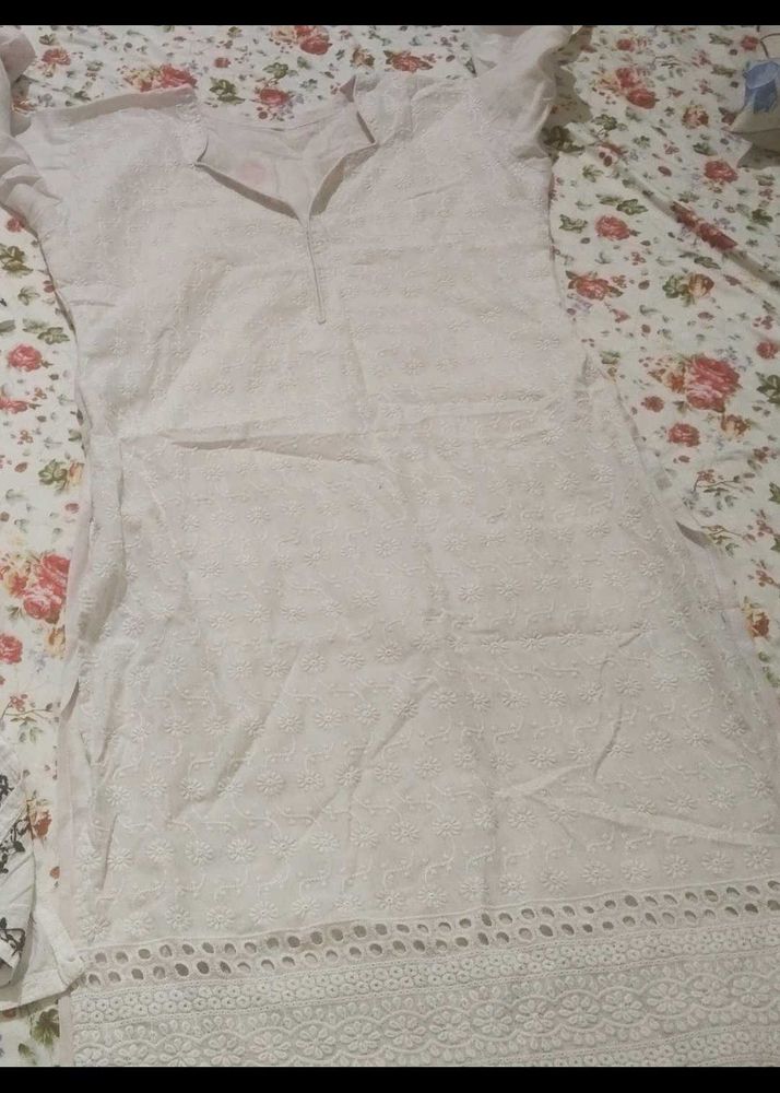 Elegant White Chikankari Kurta