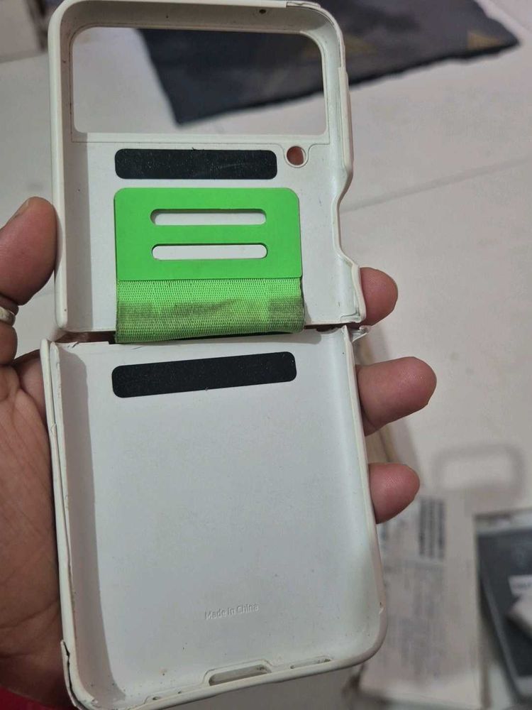 Flip 3 phoneCase with Green holder