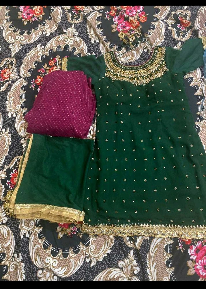 Elegant Green &amp; Gold Embroidered Pakistani Suit