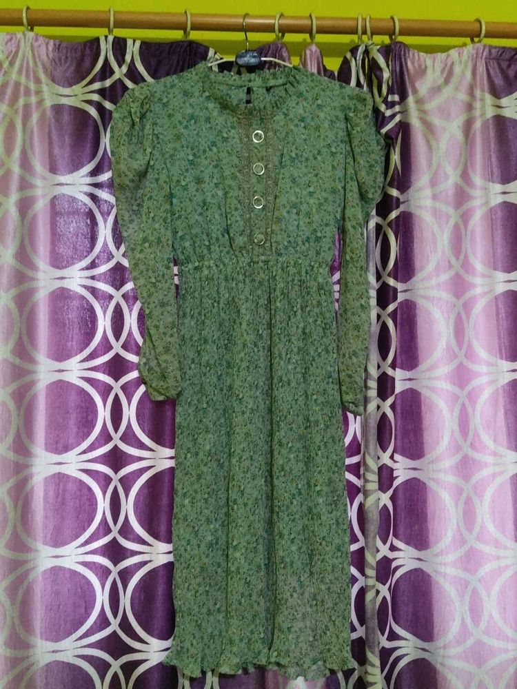women green dress 👗