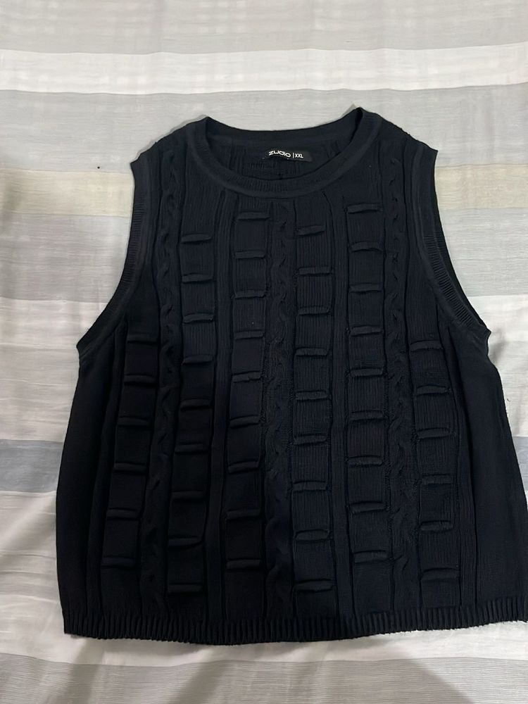 Chic Black Sleeveless Knit Top