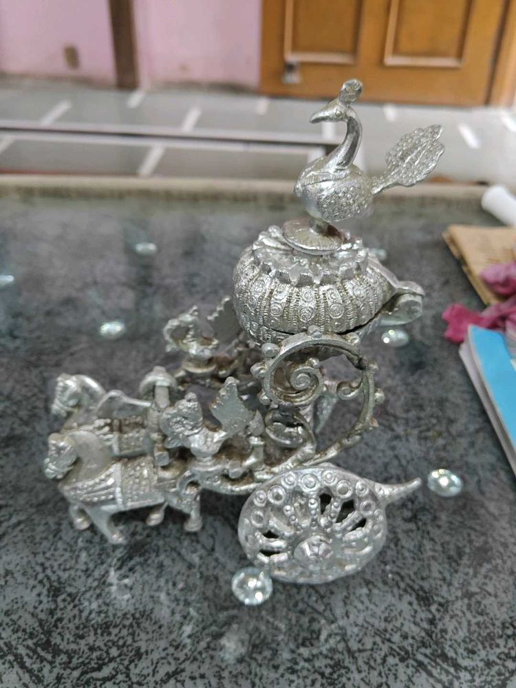 Mahabharat Rath Silver Colored Metallic Showpiece