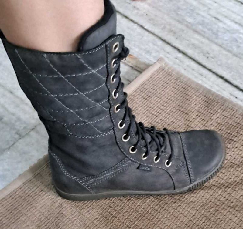 Clarks(New) *bendable* Stylish dark grey Boots