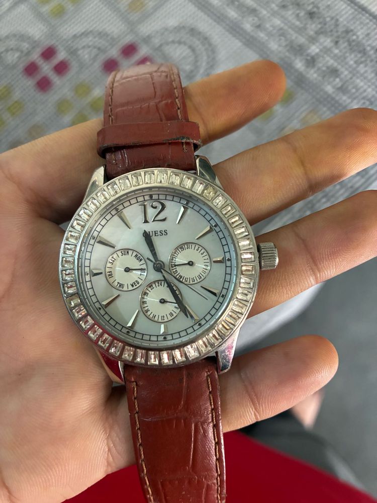 Guess Women's Watch - Elegant &amp; Stylish