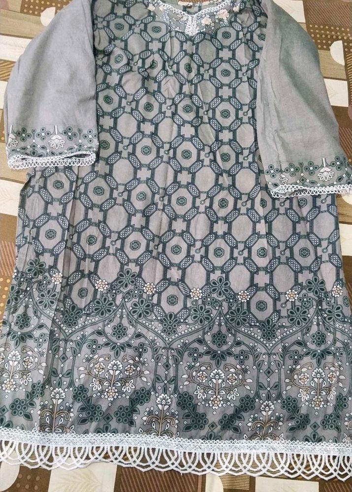Elegant Printed Kurta with Lace Detail
