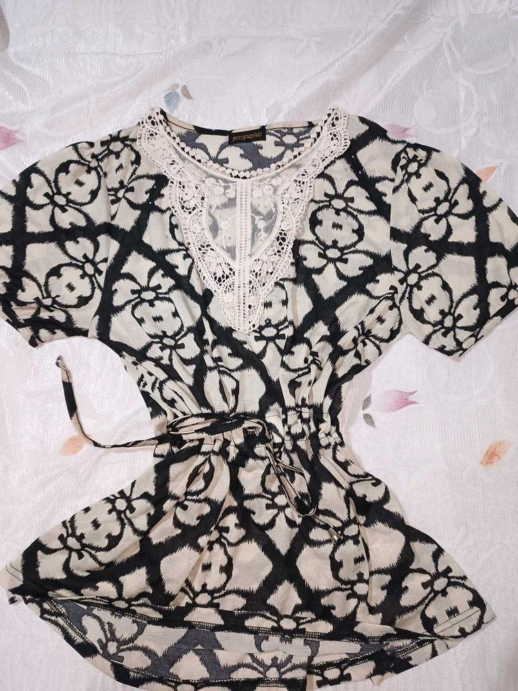Stylish Black &amp; White Print Tunic Top