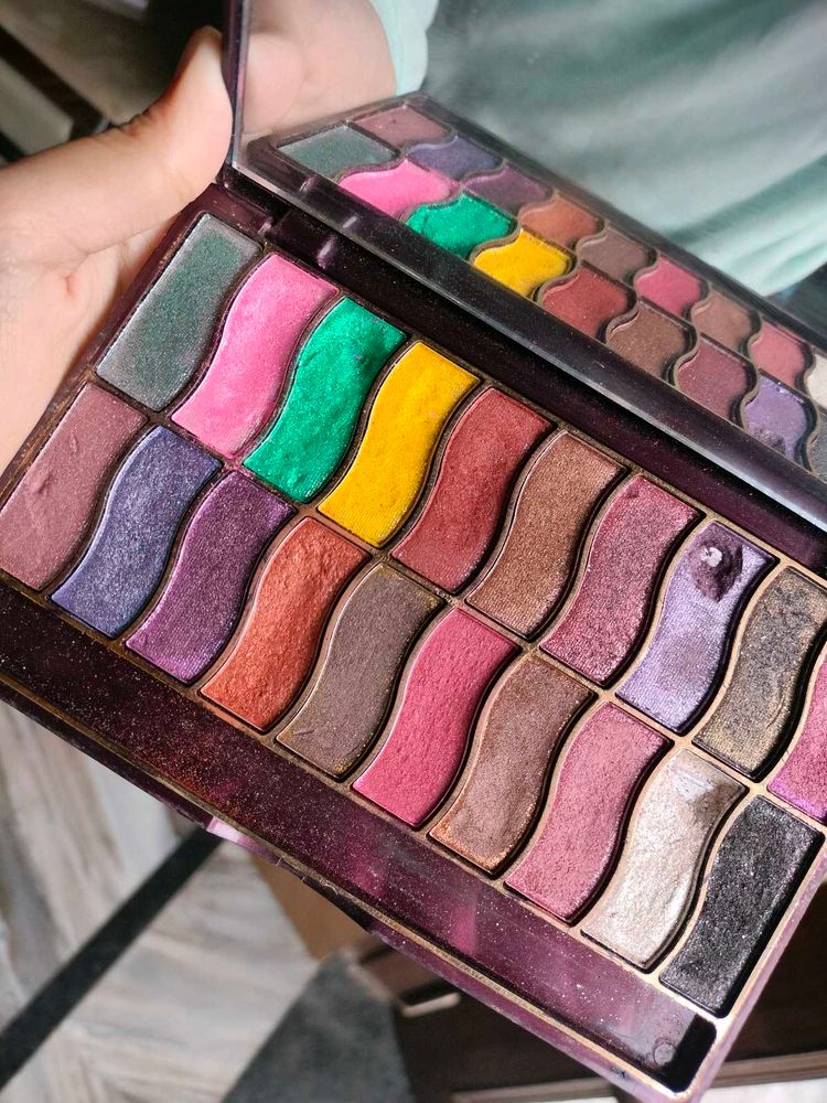 Colorful Eyeshadow Palette and blush pallete