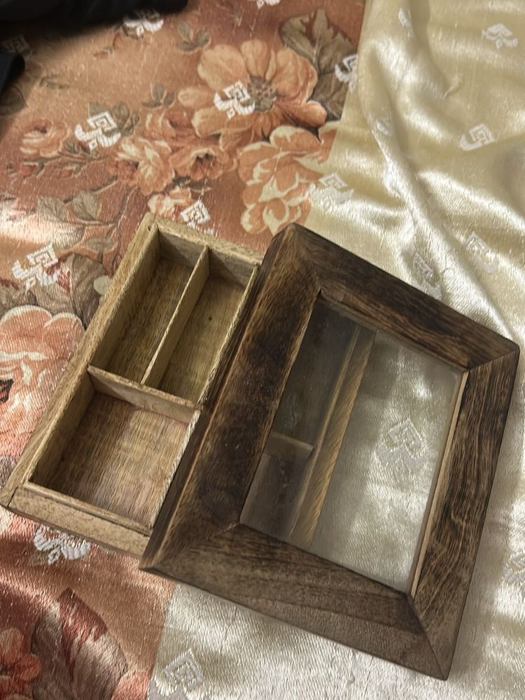 Wooden organizer jewellery box