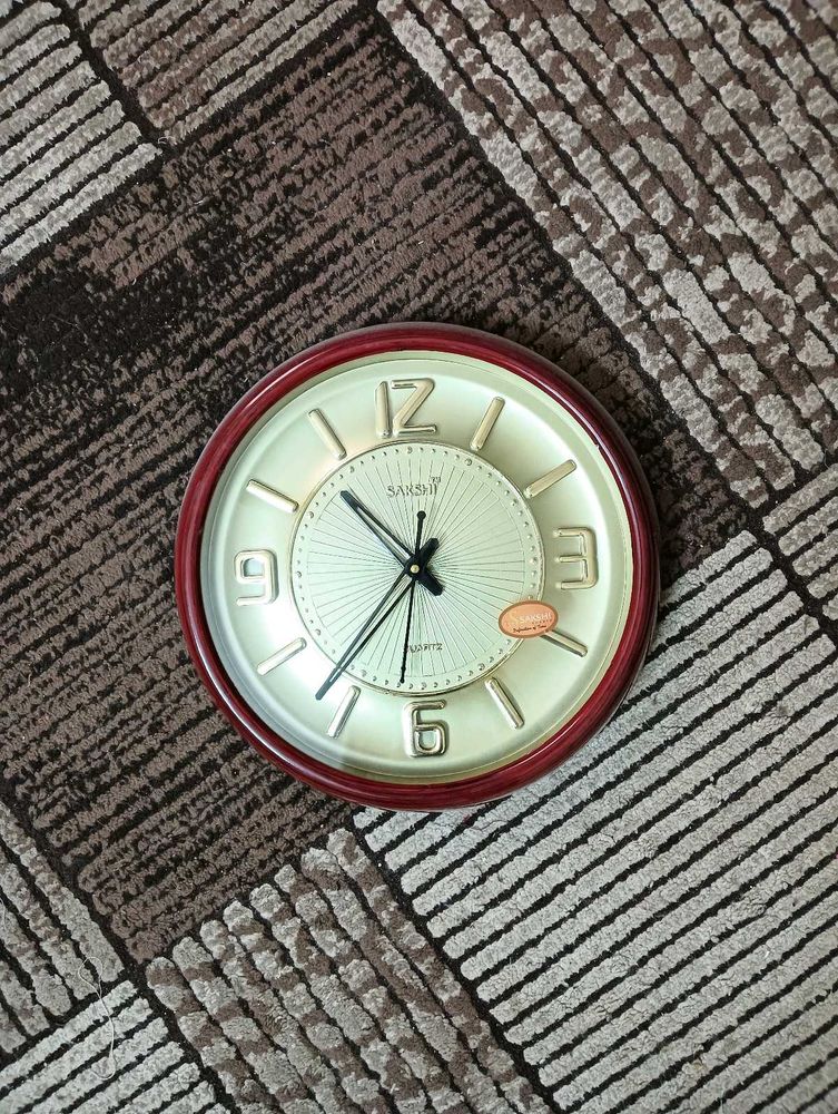 Classic wall clock 🤎