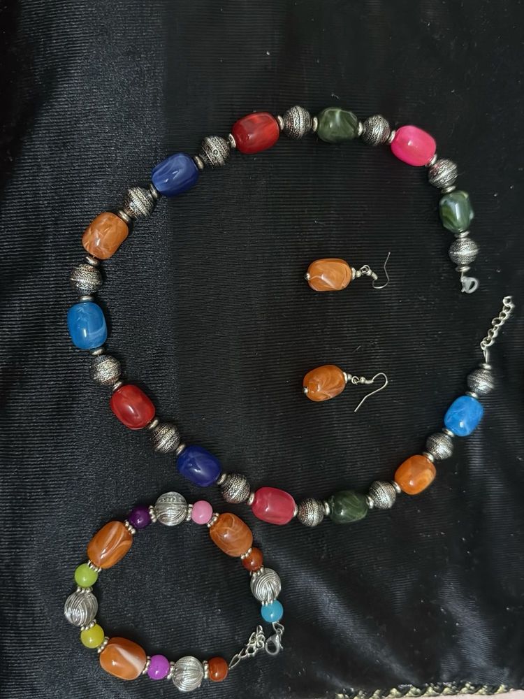 Colorful Beaded Jewelery Set With Bracelet
