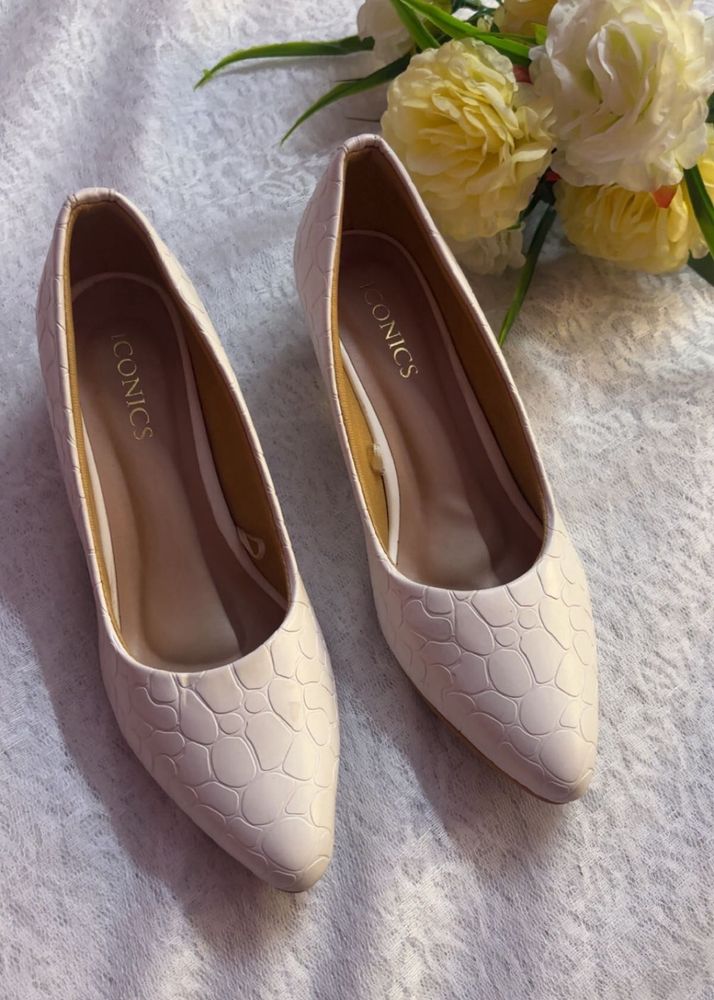 Elegant White Croc Print Heels