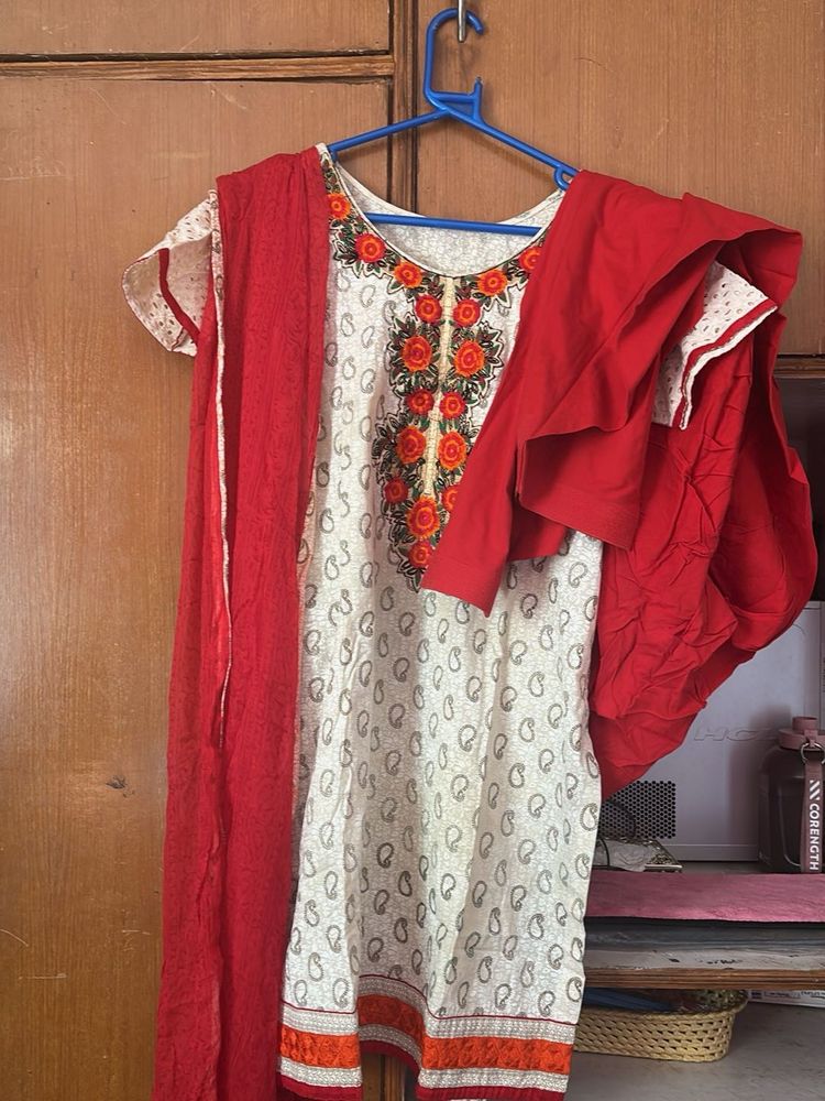 Elegant Embroidered Salwar Kameez