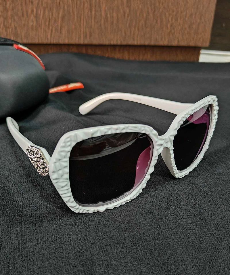 Stylish White Textured Sunglasses