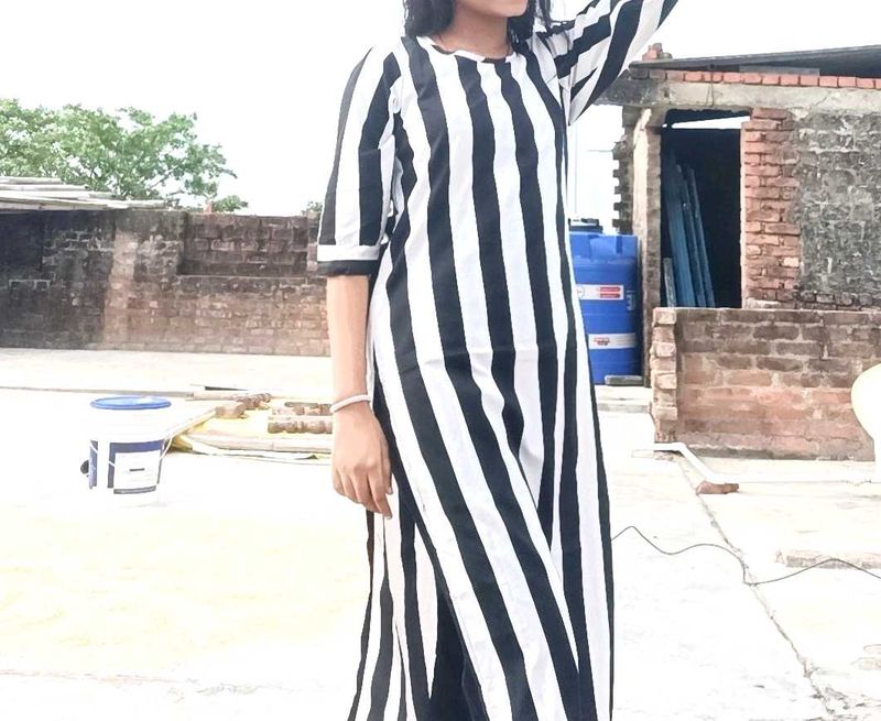 Stylish Black &amp; White Striped Kurta