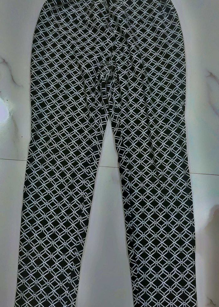 Balck jeans style pant
