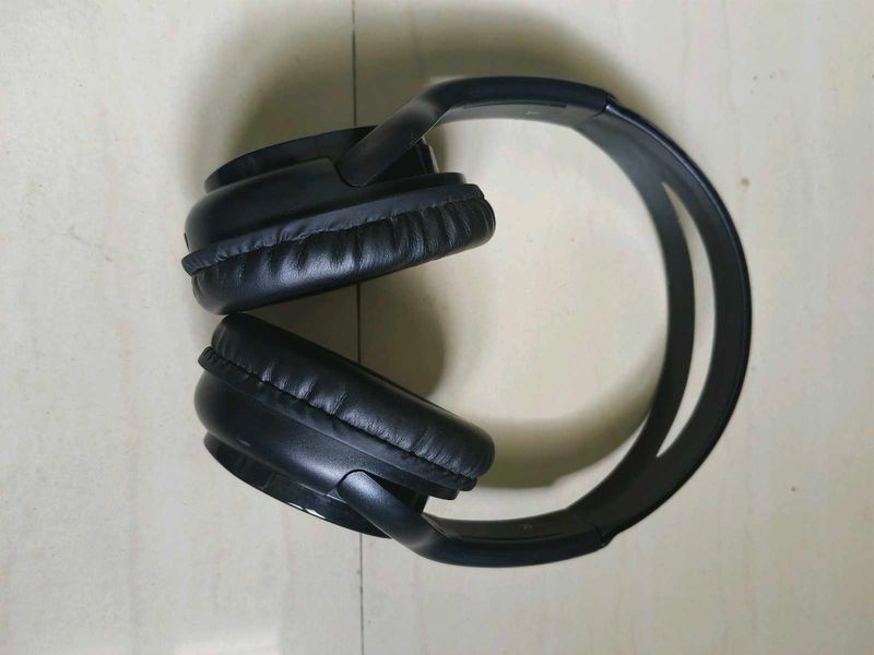 Black bluetooth Headphones