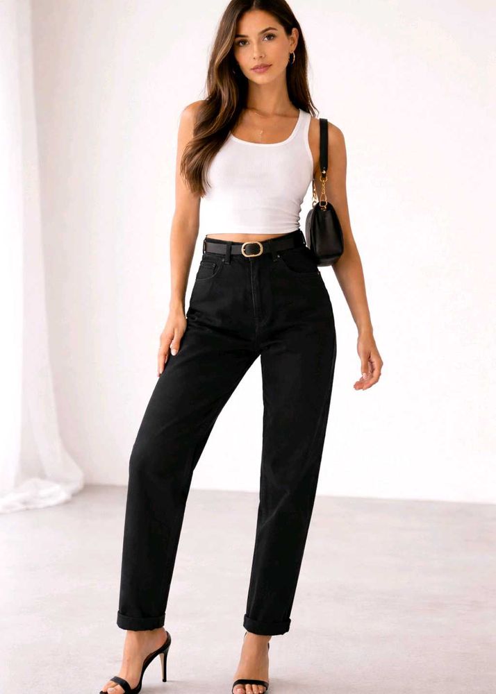 Black Mom-Fit Jeans  🖤