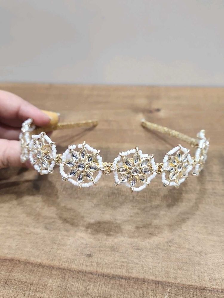 Elegant Floral Headband - Gold &amp; White