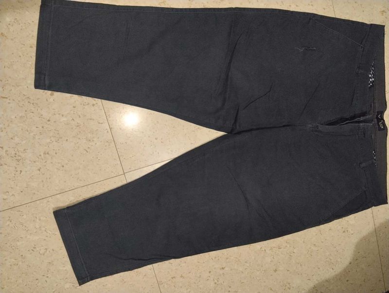 Women's Dark Grey Cropped Pants