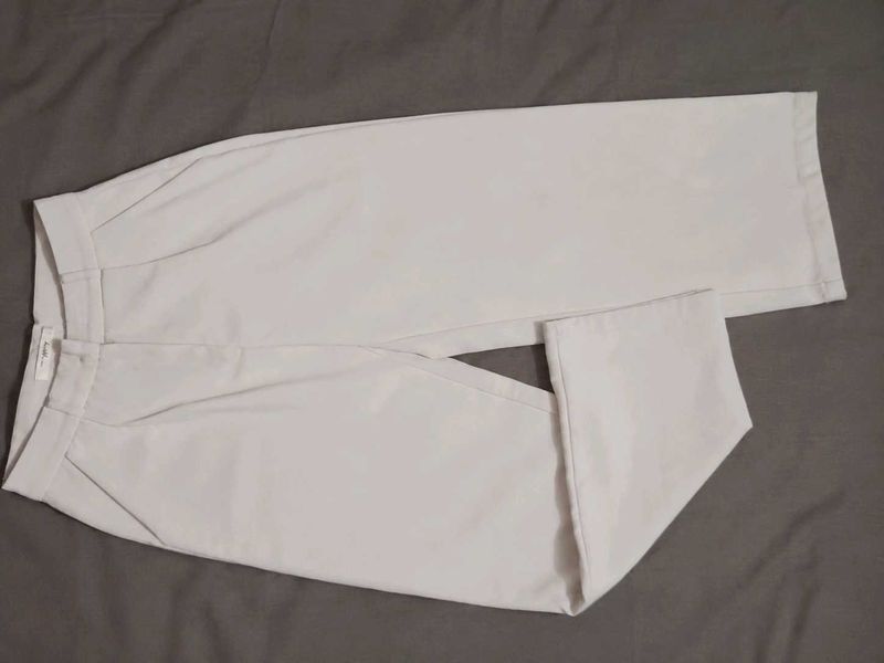 ✨ Elegant White Straight-Fit Pants ✨