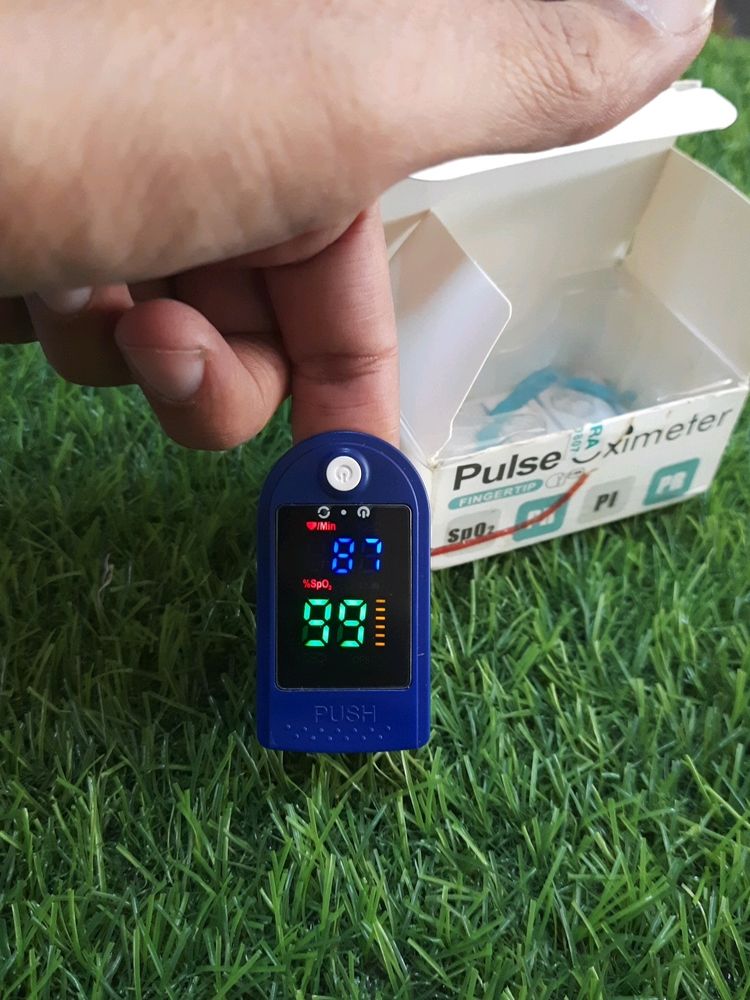 Finger Pulse Oximeter Brand New With 2 Bettery