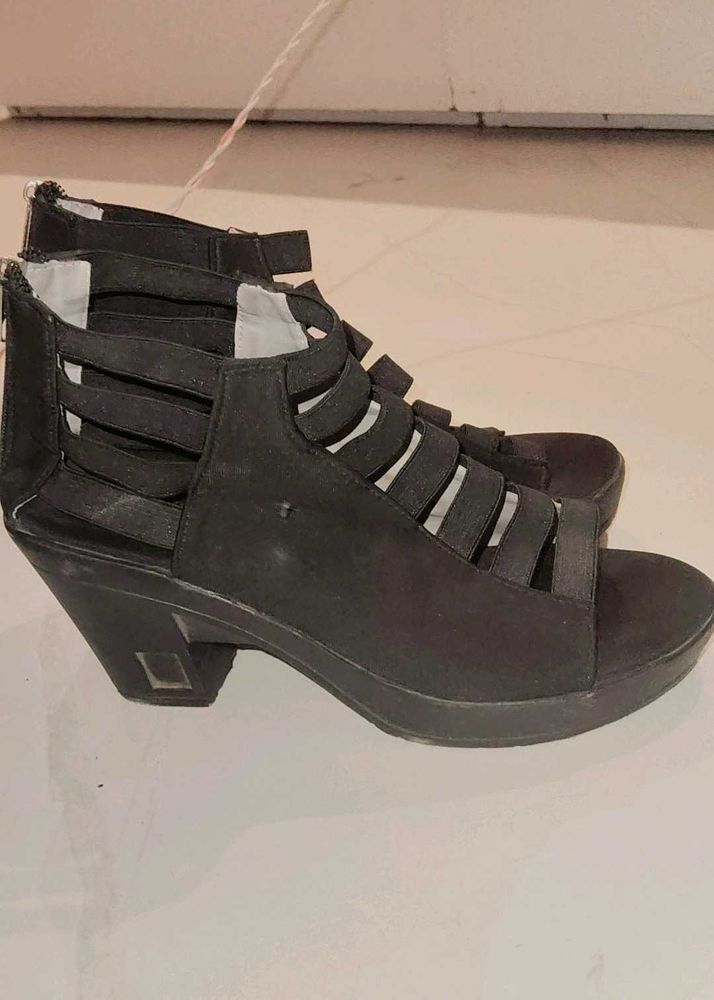 Stylish Black Gladiator Wedge Sandals