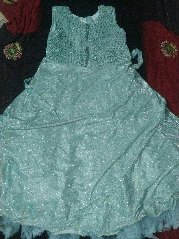 beutiful gown for girls wear