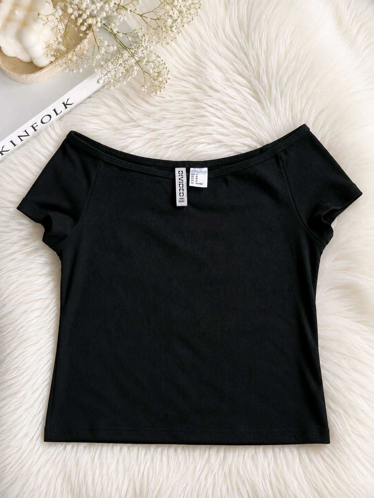 Black ribbed off-shoulder top✔️