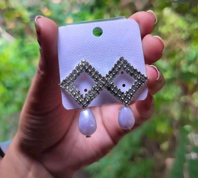 Sparkling Diamond Shape Drop Earrings