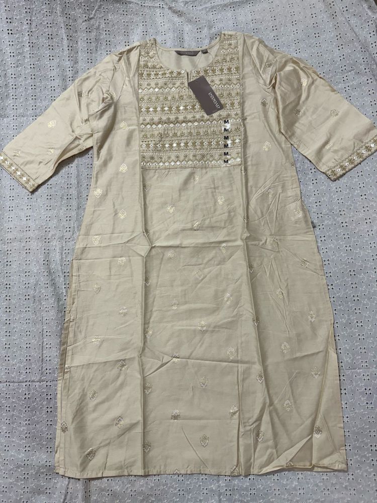 Avaasa Kurta