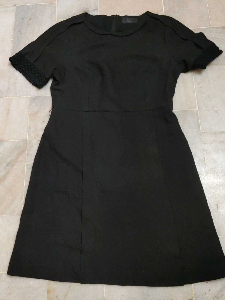 Chic Black Dress