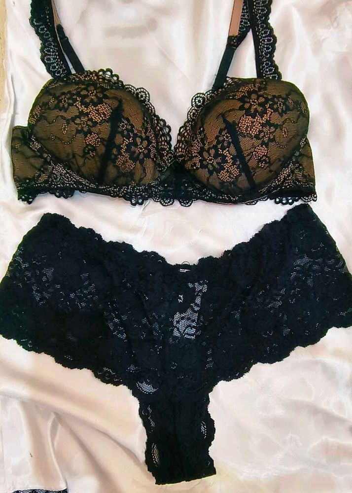 very sexy lace detail bra with beautiful brief 👍