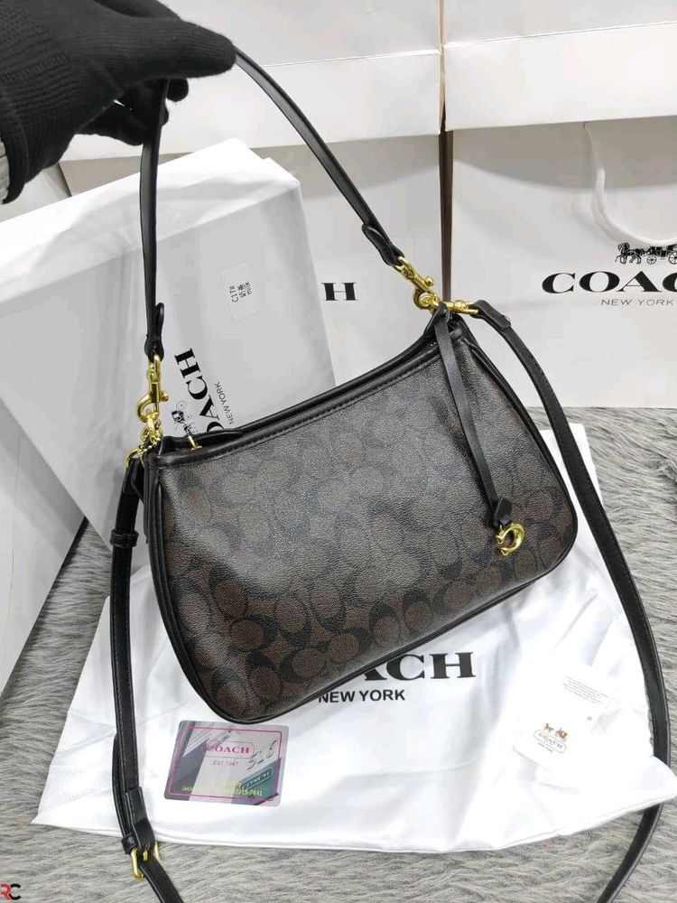 COACH**CARY MEDIUM CROSSBODY BAG IN SIGNATURE COAT