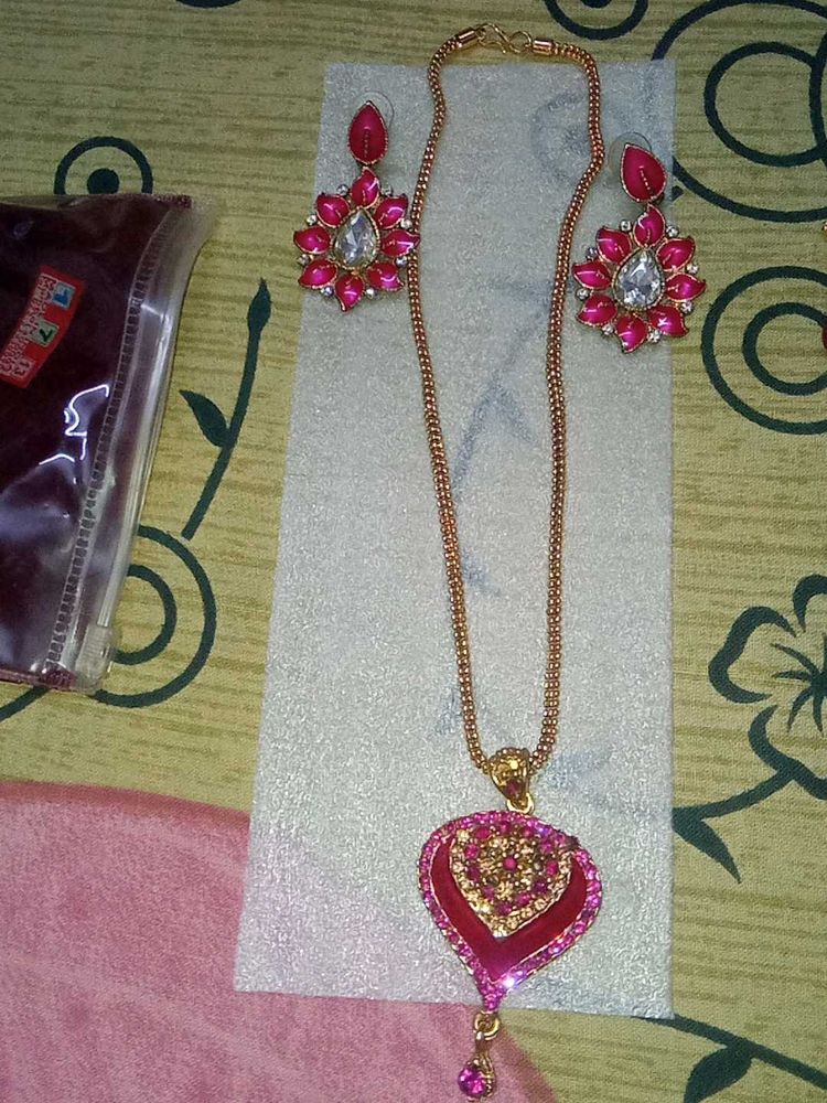 Stunning Pink &amp; Gold Heart Necklace &amp; Earrings