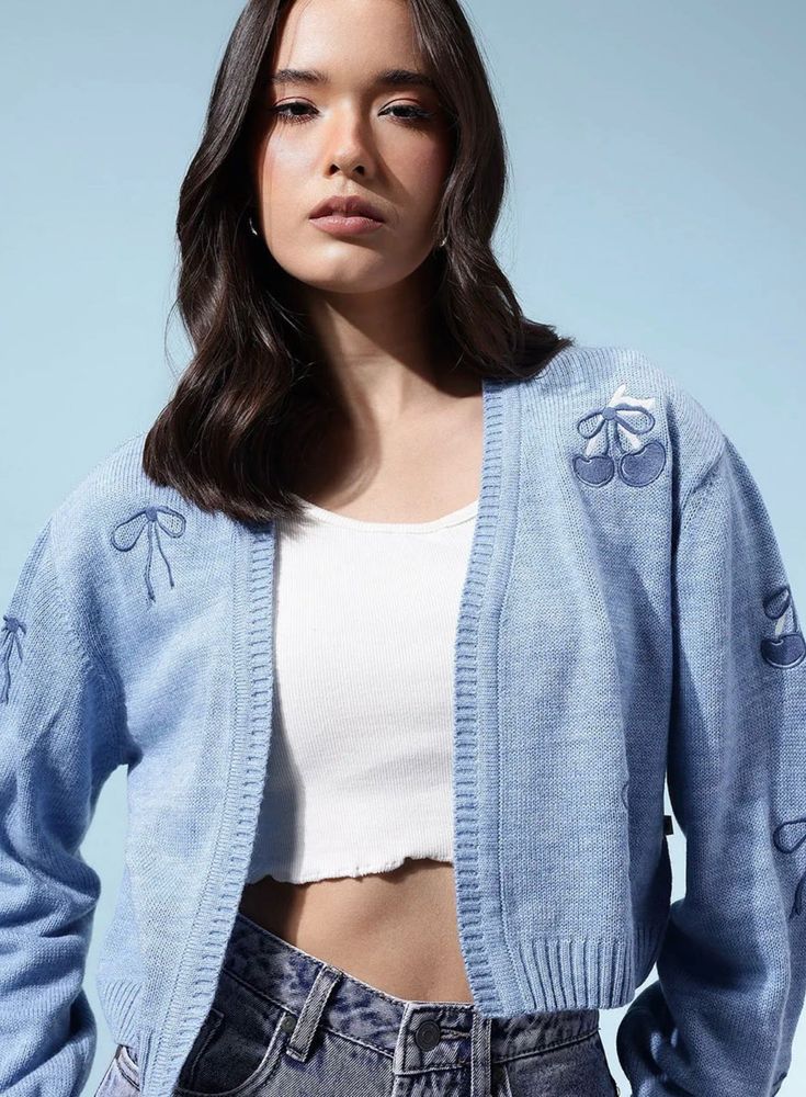 medium size blue open sweater glitchez