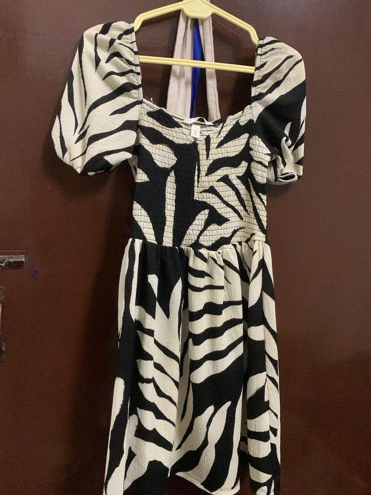 Chic Zebra Print Puff Sleeve Dress