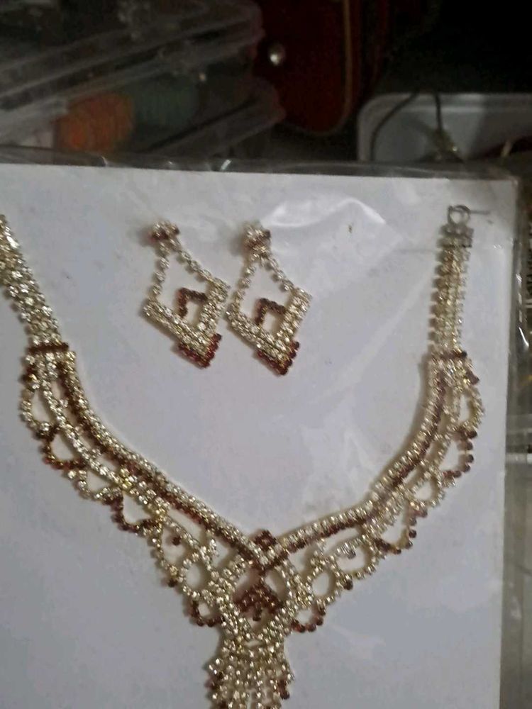 Necklace Brown N White Stone