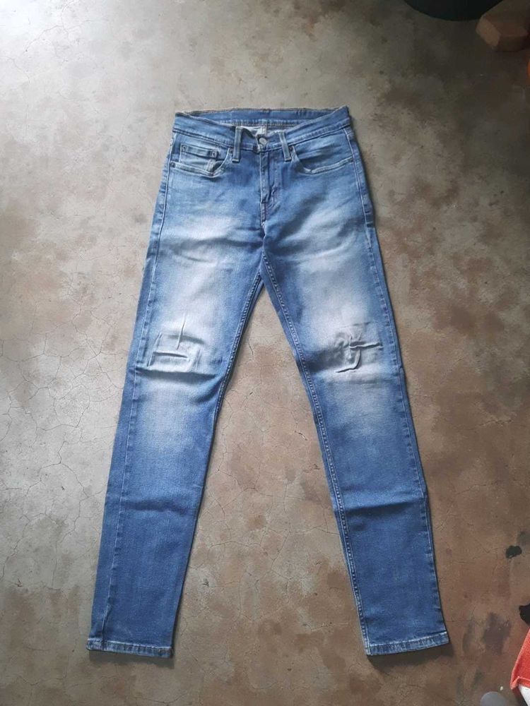 Levis Blue Wash Distressed Denim Jeans