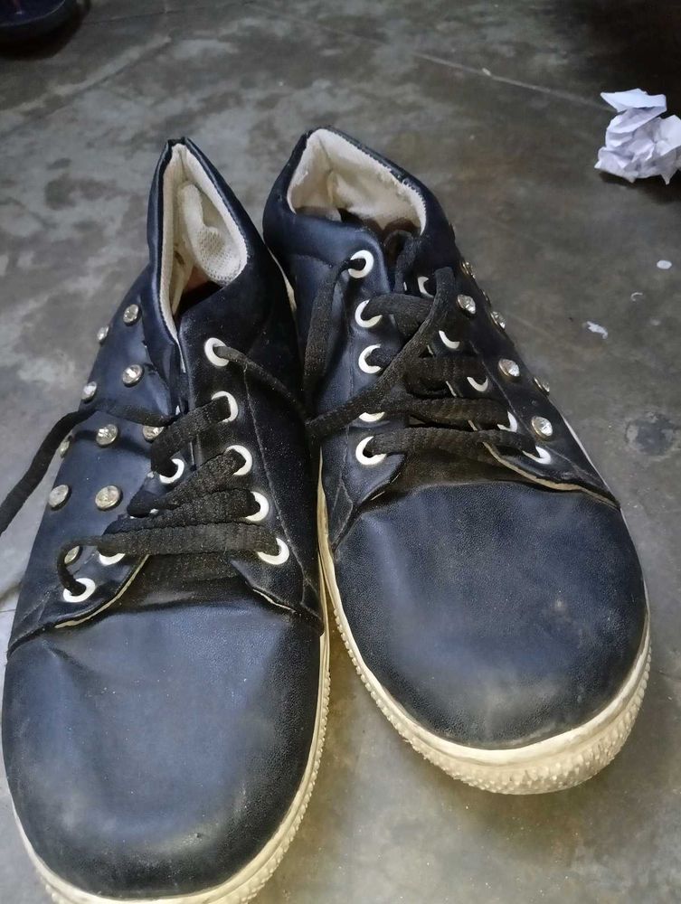 Casual Wear Shoes In Black Colour