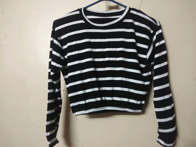 Fitted Black And White Striped Top