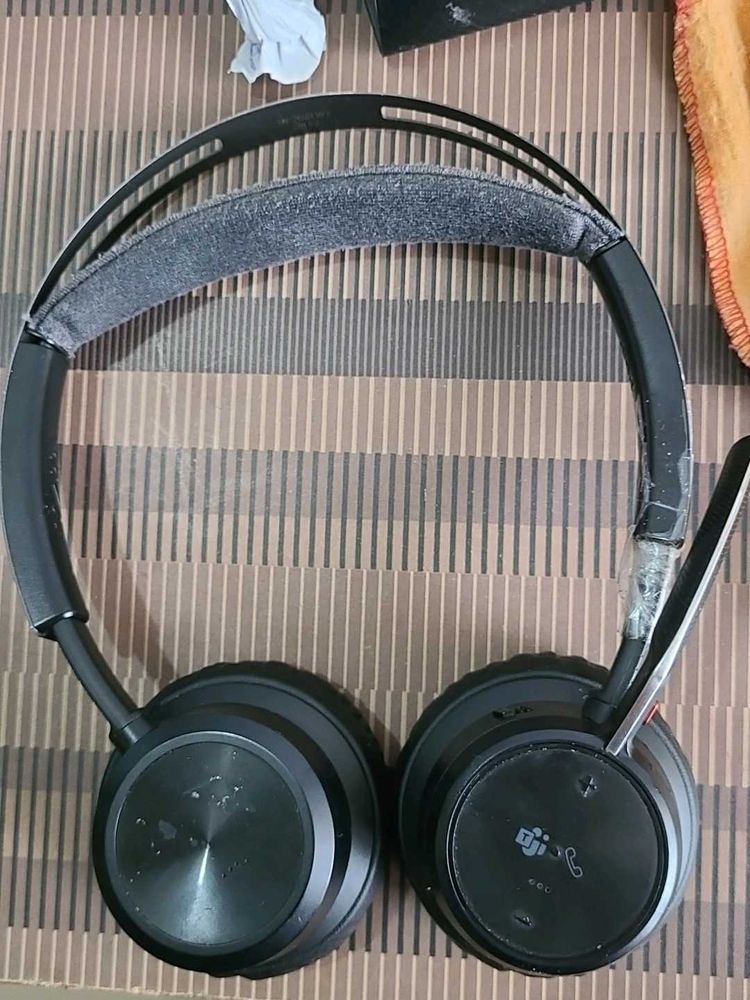 Poly Voyager Focus 2 Headset