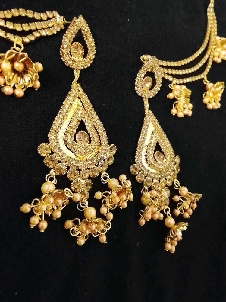 Exquisite Gold-Toned Pearl Dangler Set