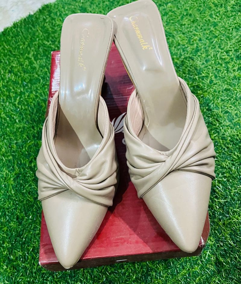 Nude heels 👠 unused new