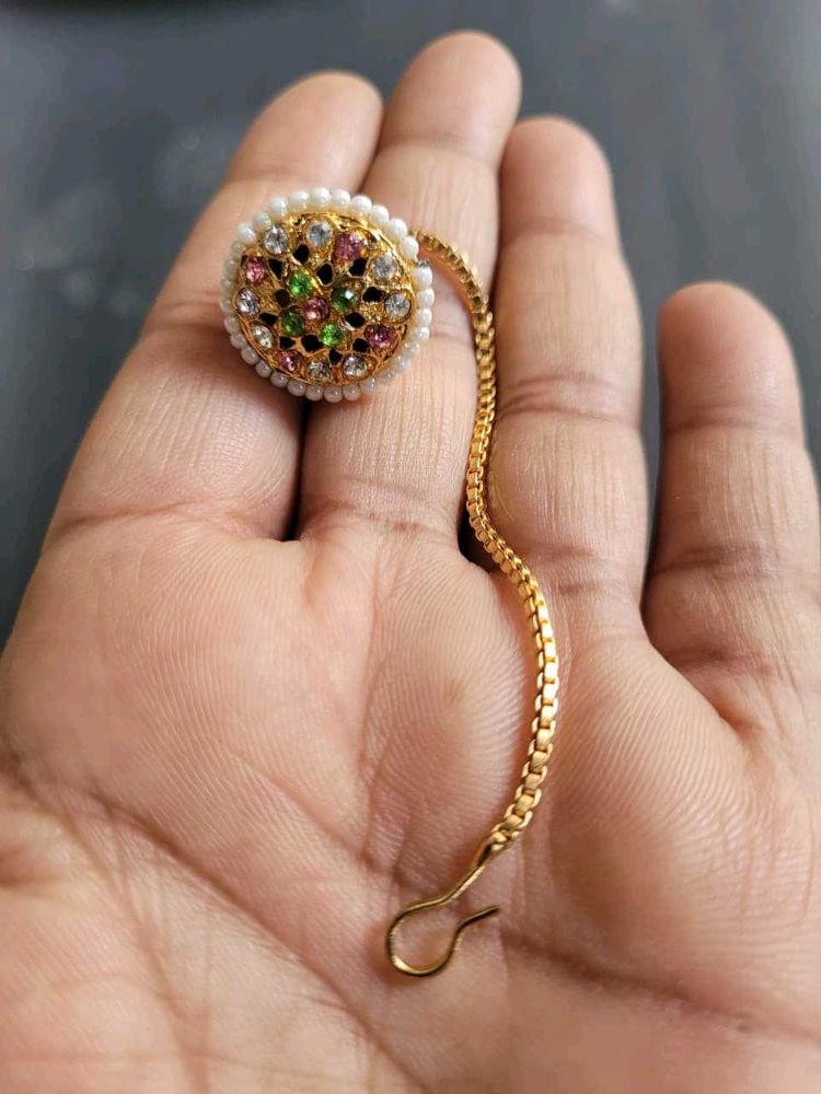 Elegant Maang Tikka with Pearls &amp; Gems bor rakhdi