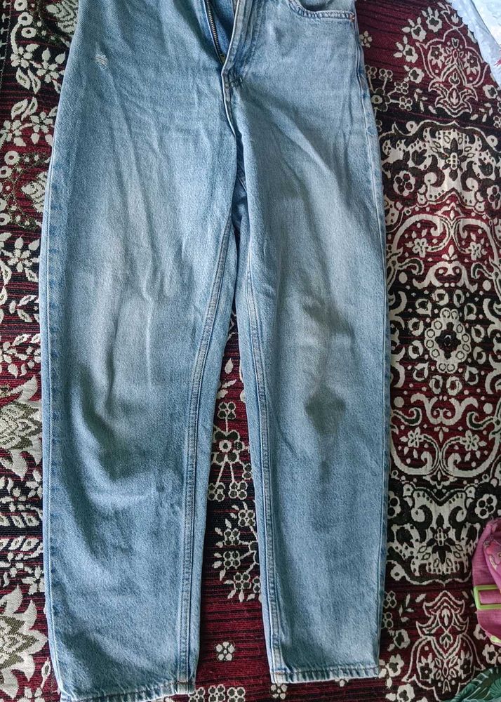 Light Wash Jeans - Classic Denim