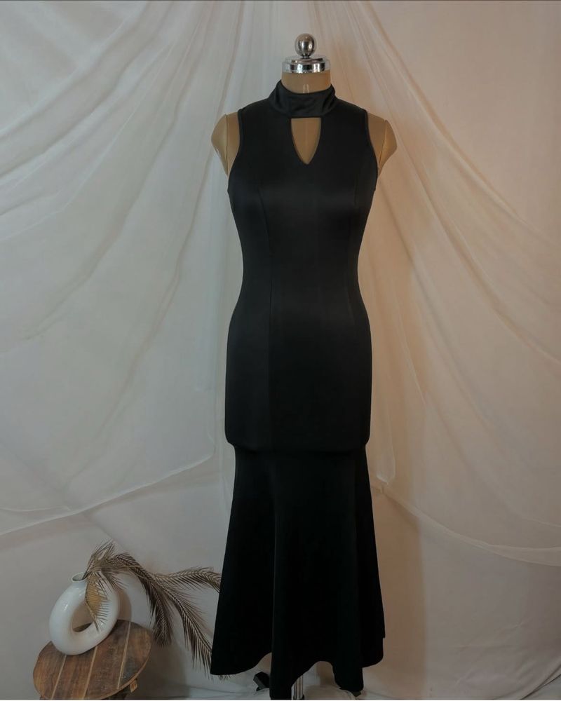 Elegant Black Sleeveless Gown