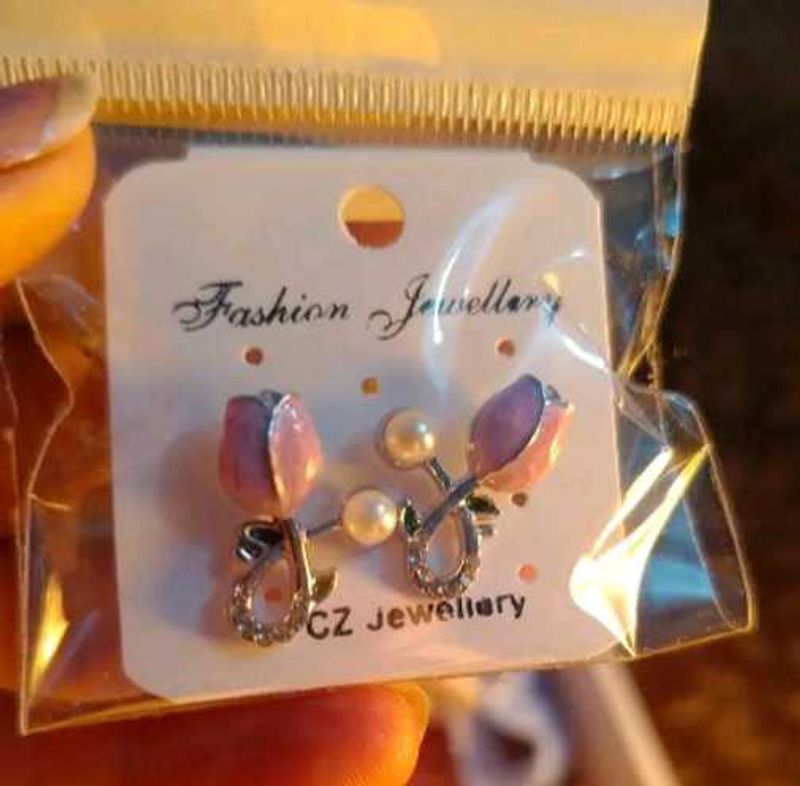 Cute Tulip &amp; Pearl Earrings